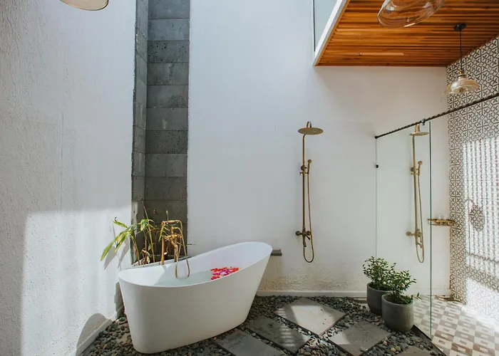 Khu nghỉ mát Perolas - Ke Ga Bay